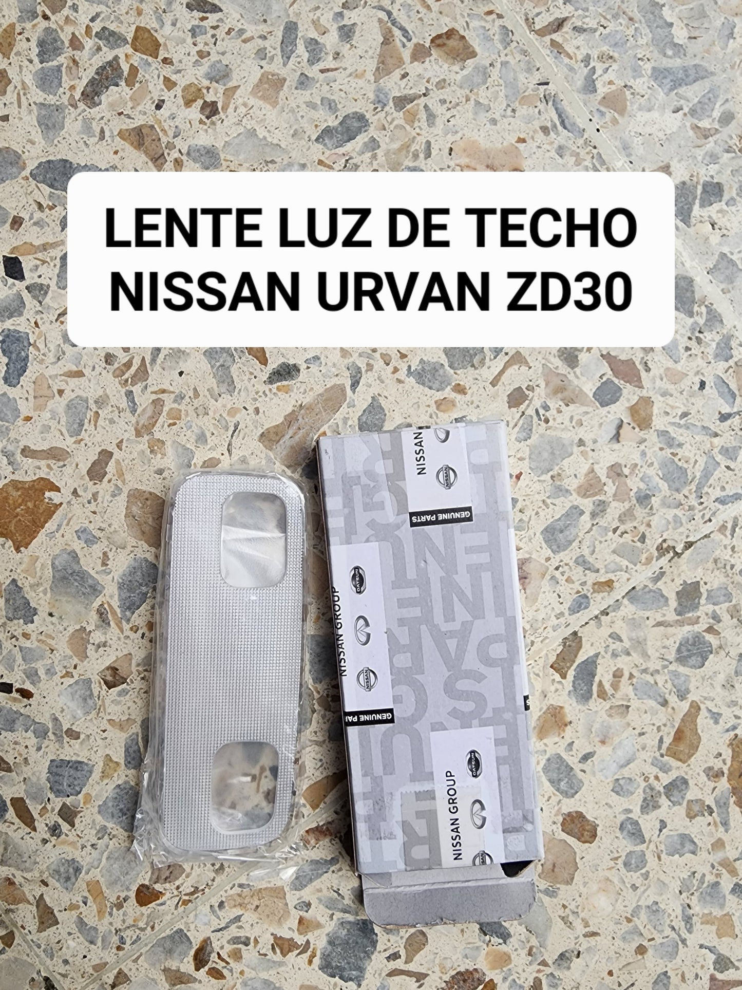 Lente para luz de techo para Nissan Urvan ZD30