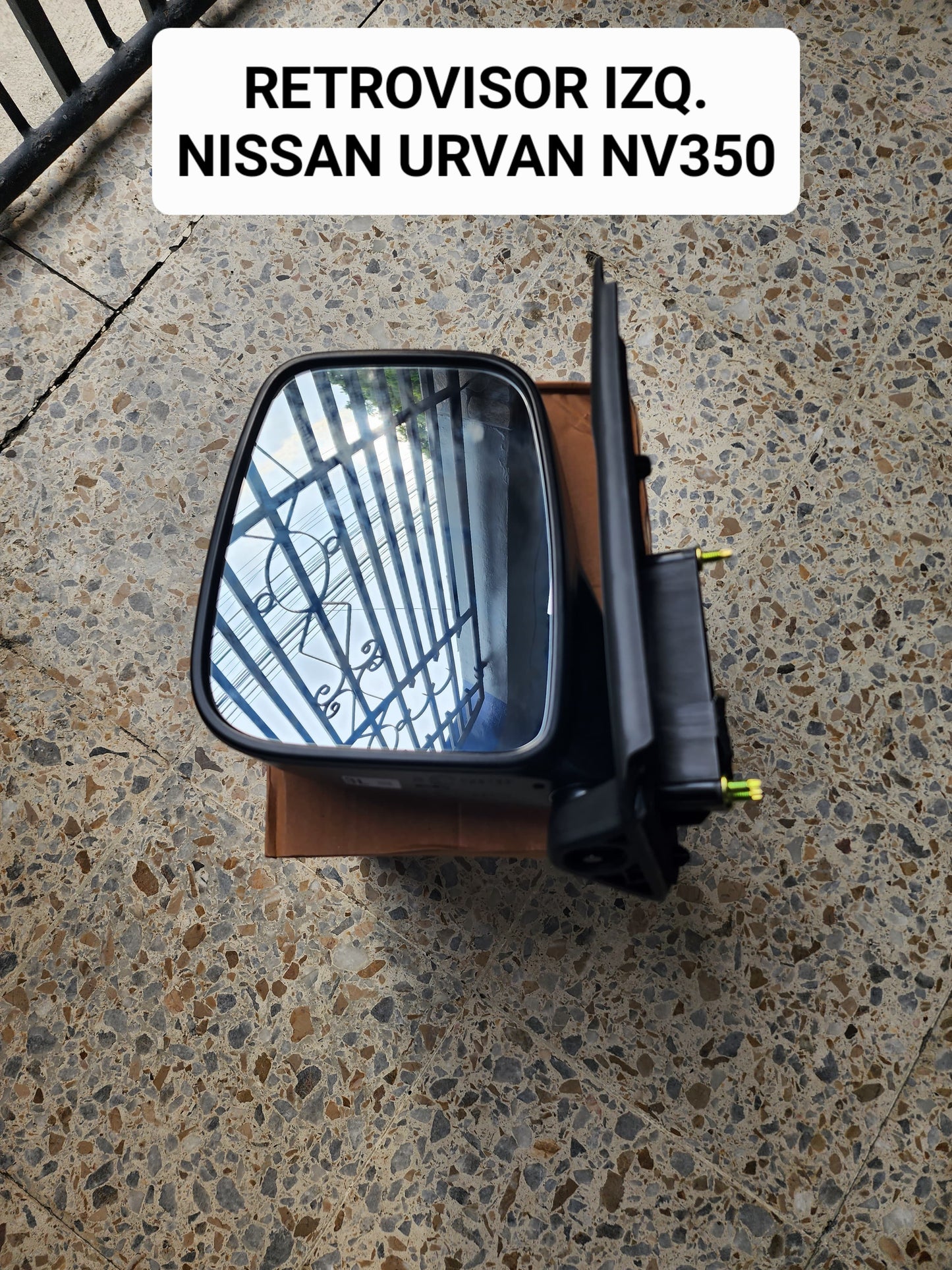 Retrovisor izquierdo para Nissan Urvan NV350